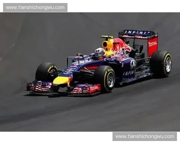 F1排位赛现场直播全程解析精彩回顾车手激烈竞争尽显速度与激情